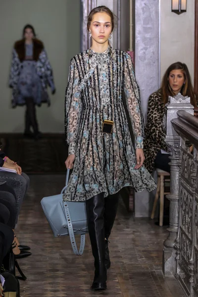 Look 1